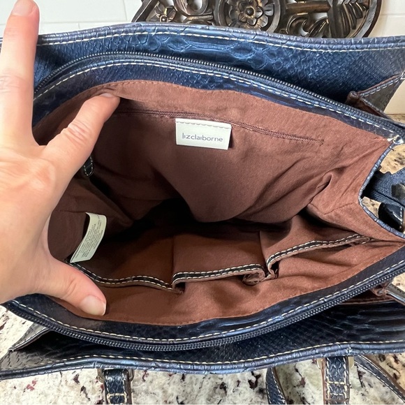 Liz Claiborne Embossed Croc Shoulder Bag - Picture 8 of 10